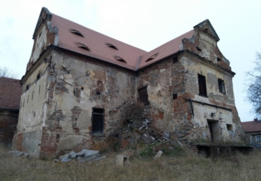 Středověká tvrz ve Starém Kníně