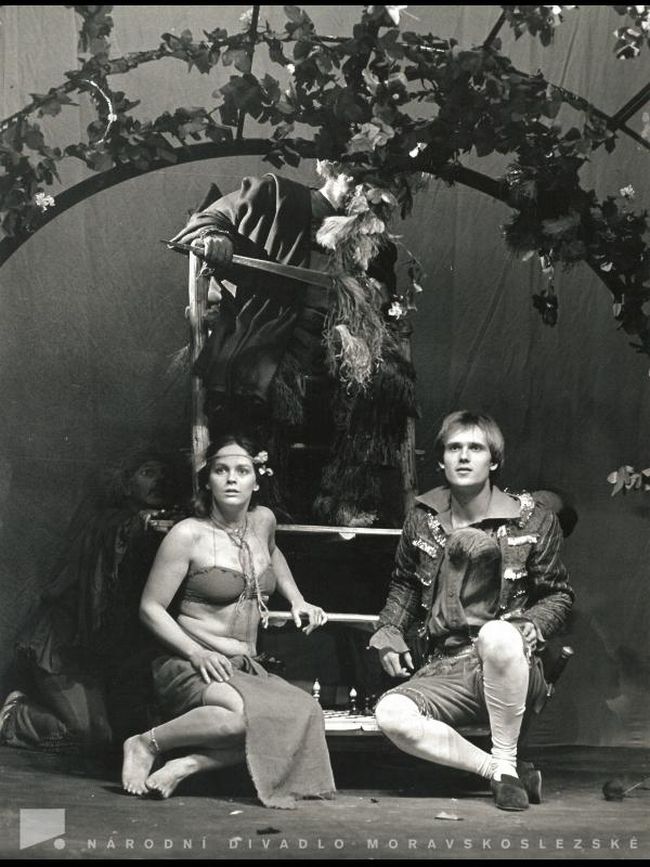 ndm.cz S Jitkou Smutnou a Bedřichem Kollinerem v Ostravě v roce 1981, v Shakespearově dramatu Bouře