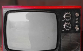 TV glosy, recenze, reflexe