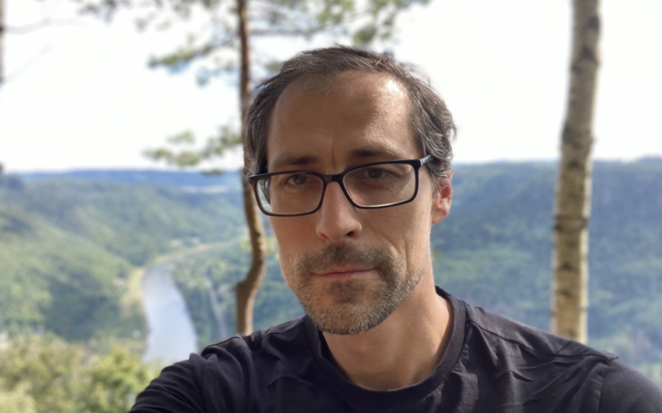 Příběh obou hlavních postav, Kateřiny a Pavla, si mě našel sám, říká o své nové knize Píseň pro Kateřinu její autor Robert Kapal